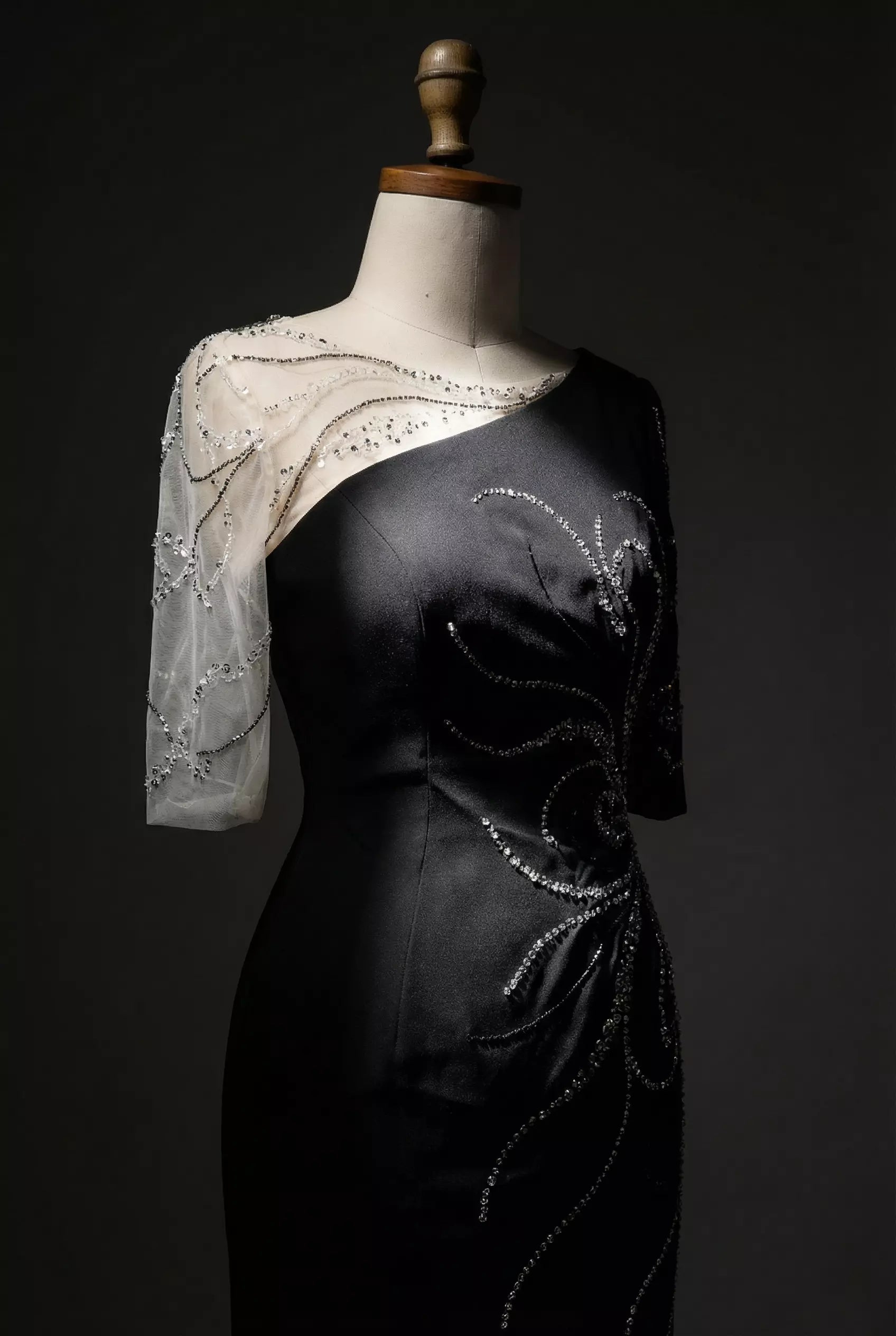 Black One-Shoulder Evening Gown with Crystal Beaded Floral Embroidery – Elegant Formal Party Dress