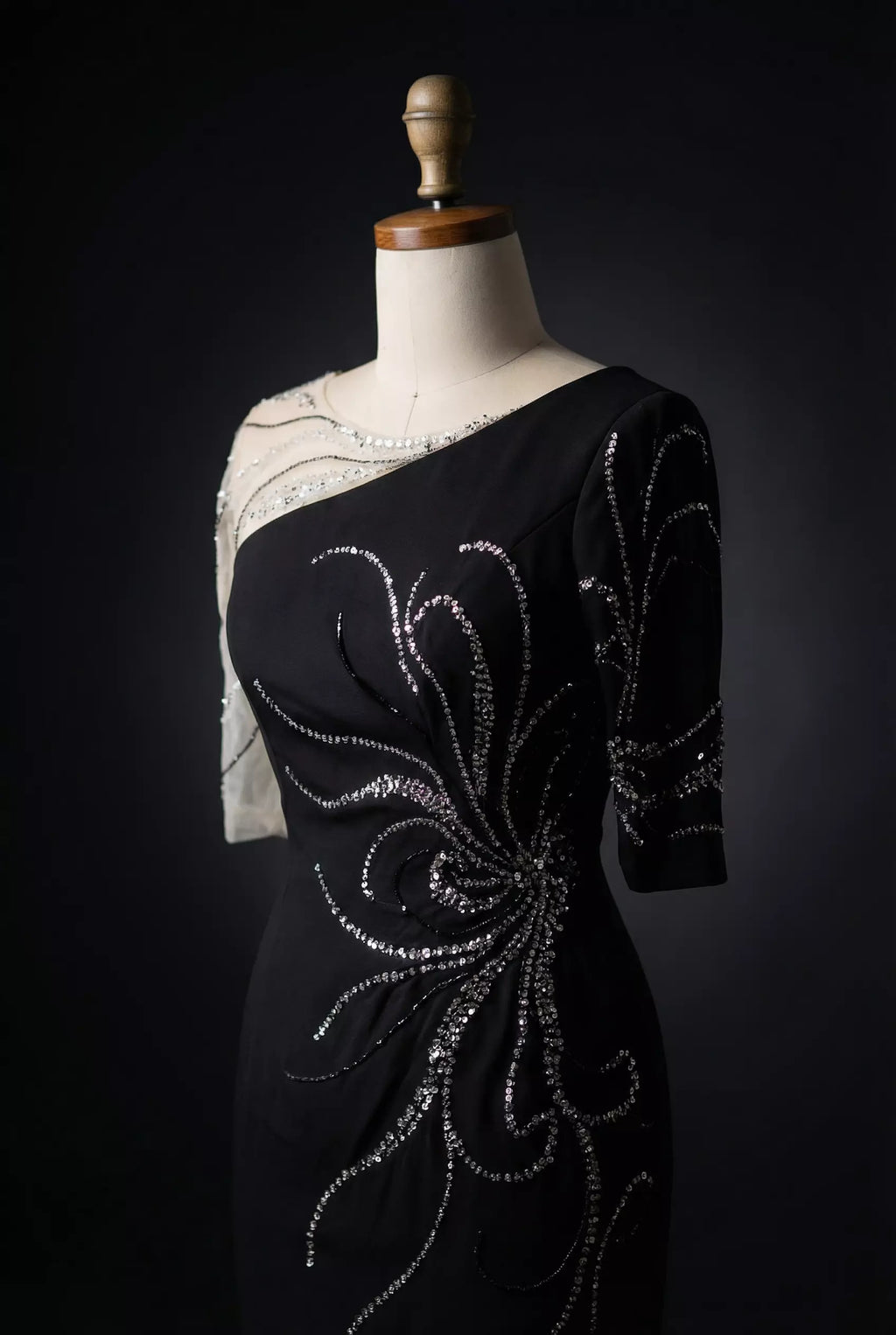 Black One-Shoulder Evening Gown with Crystal Beaded Floral Embroidery – Elegant Formal Party Dress